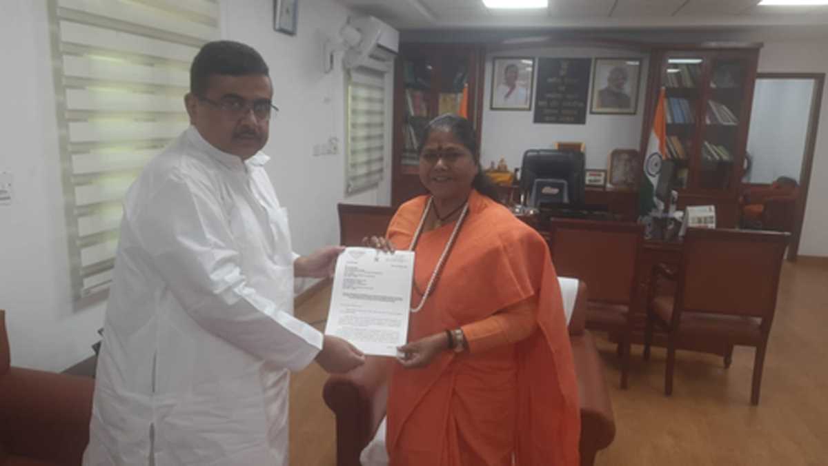 सुवेंदु अधिकारी ने साध्वी निरंजन ज्योति से की मुलाकात, बंगाल के मनरेगा घोटाले की सीबीआई जांच की मांग की